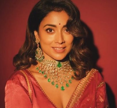 శ్రియ శరణ్ ఎలిగెంట్ రెడ్ శారీ లుక్