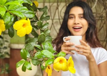 వైట్ అండ్ రెడ్ కాంబినేషన్… లుక్ అదిరింది!”